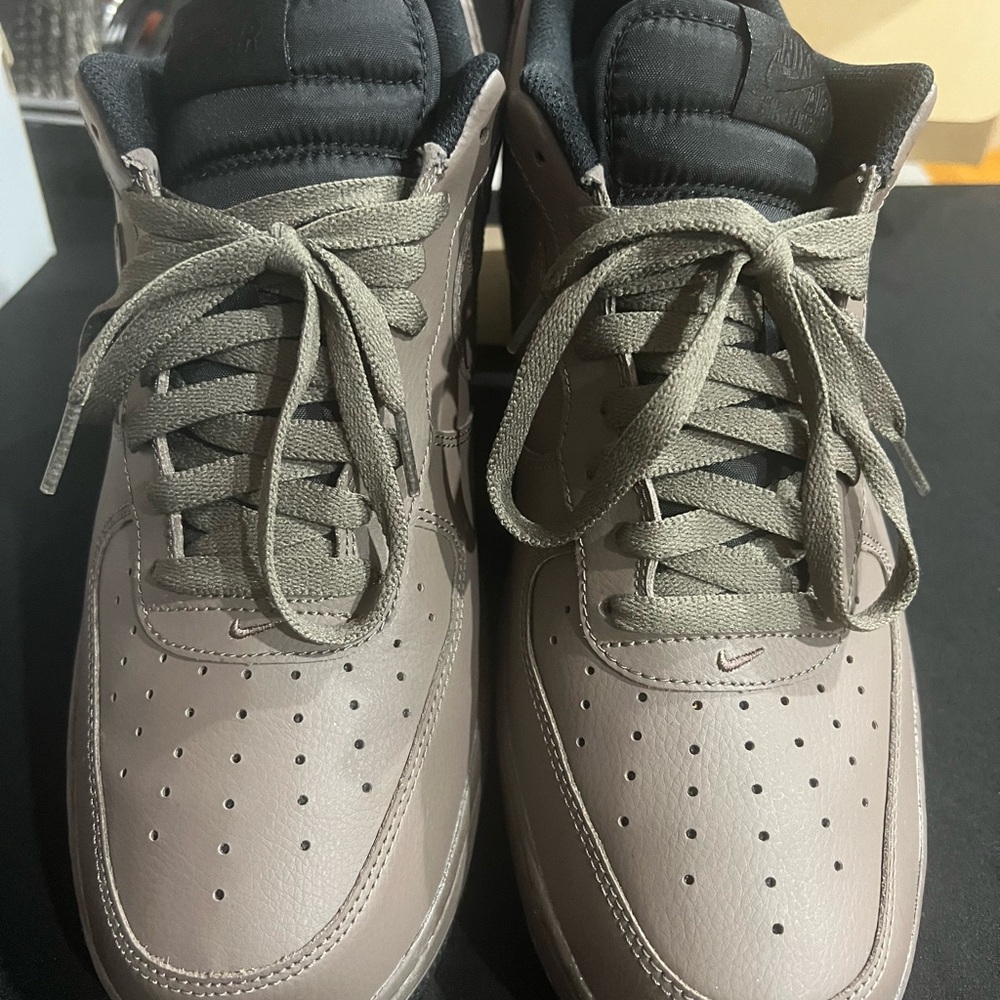 Nike Air Force 1 07 Dark Mushroom Size 13